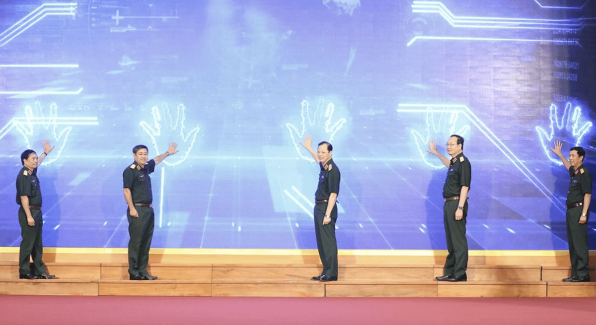 Komando ke-86 Kementerian Pertahanan Vietnam menyelenggarakan program peringatan Hari Transformasi Digital Nasional 2026 di Hanoi, Jumat (9/10/2026).